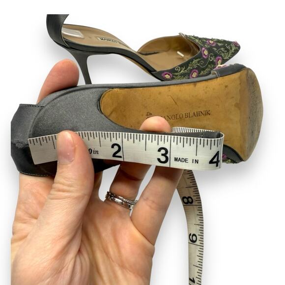 Manolo Blahnik Carolyne Vintage Gray Embroider Floral Slingback Kitten Heel 40.5 - Picture 12 of 13